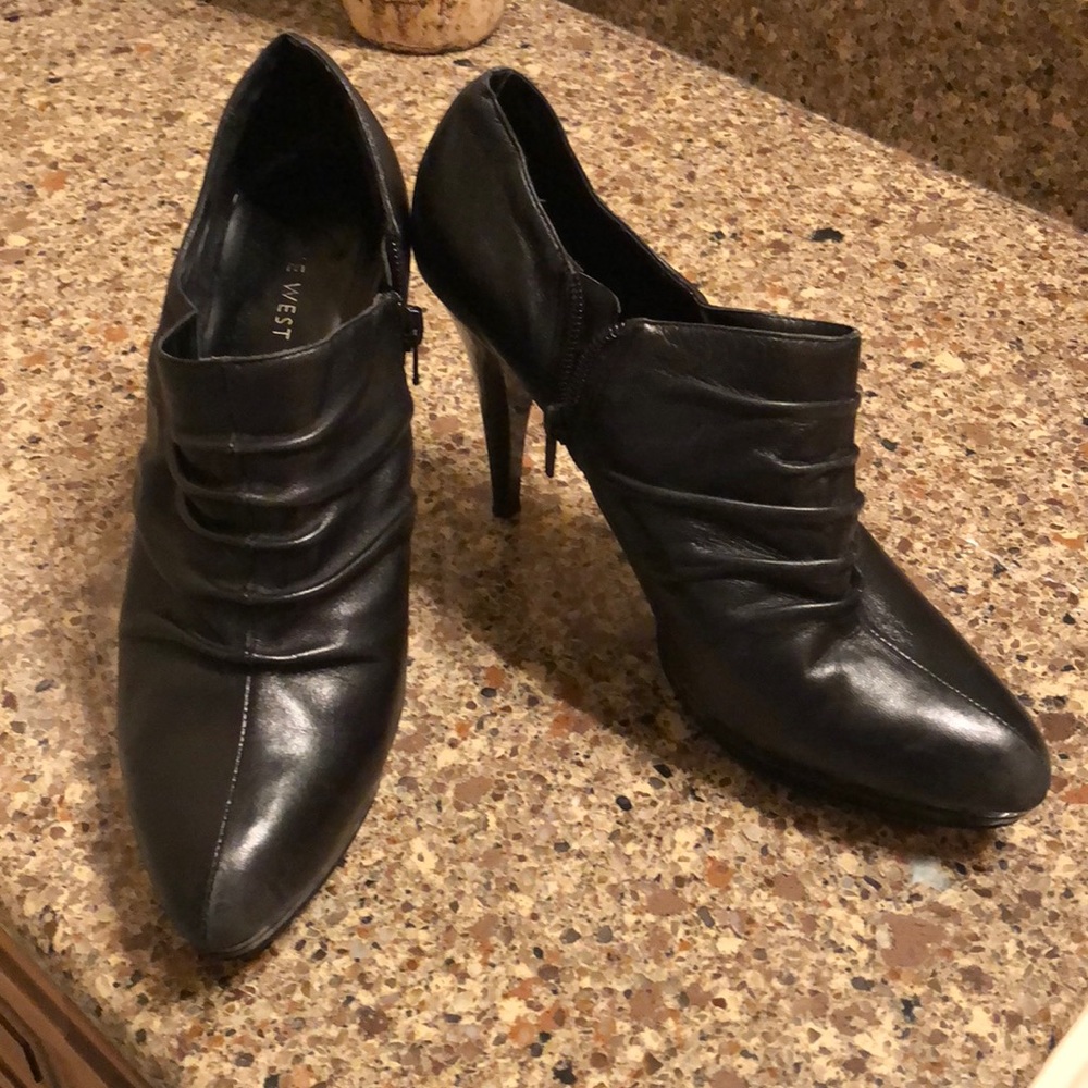 Nine West zip bootie